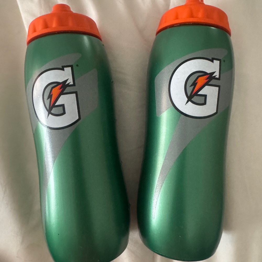 🐰🌷🐣Set of 2 Gatorade G Squeeze Water Bottles - 20oz Green & Orange - EUC